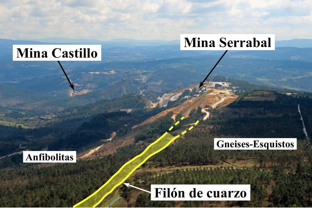 Panorámica al Sureste de Pico Sacro, hacia donde continua el filón de cuarzo. (Autor: Francisco Canosa Martínez, 2018)